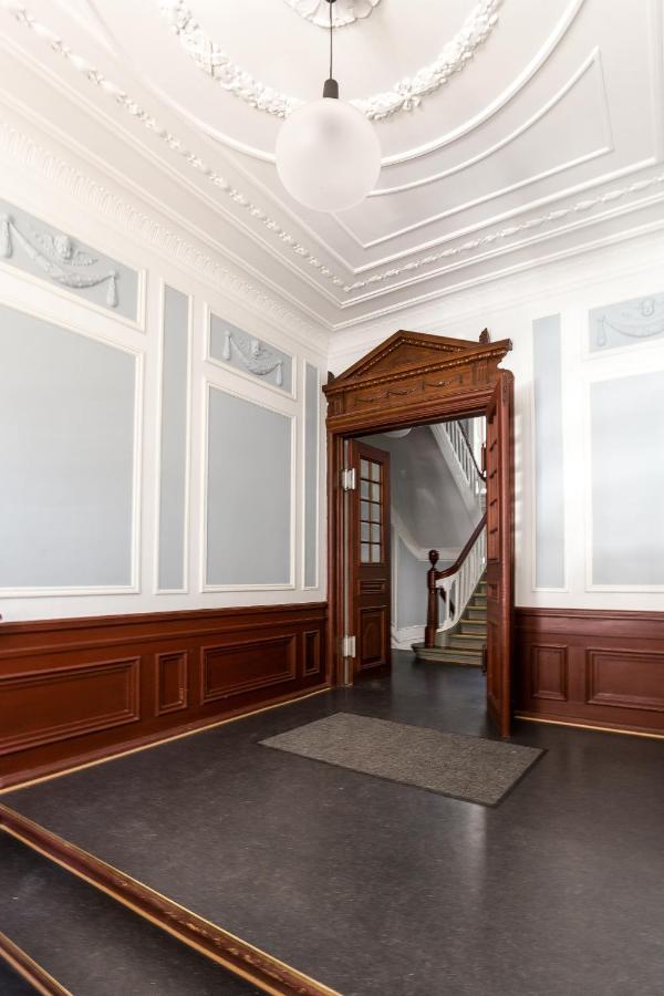 Lovely 3Br Manor Apartment 5 Min From Tivoli Gardens Копенгаген Экстерьер фото