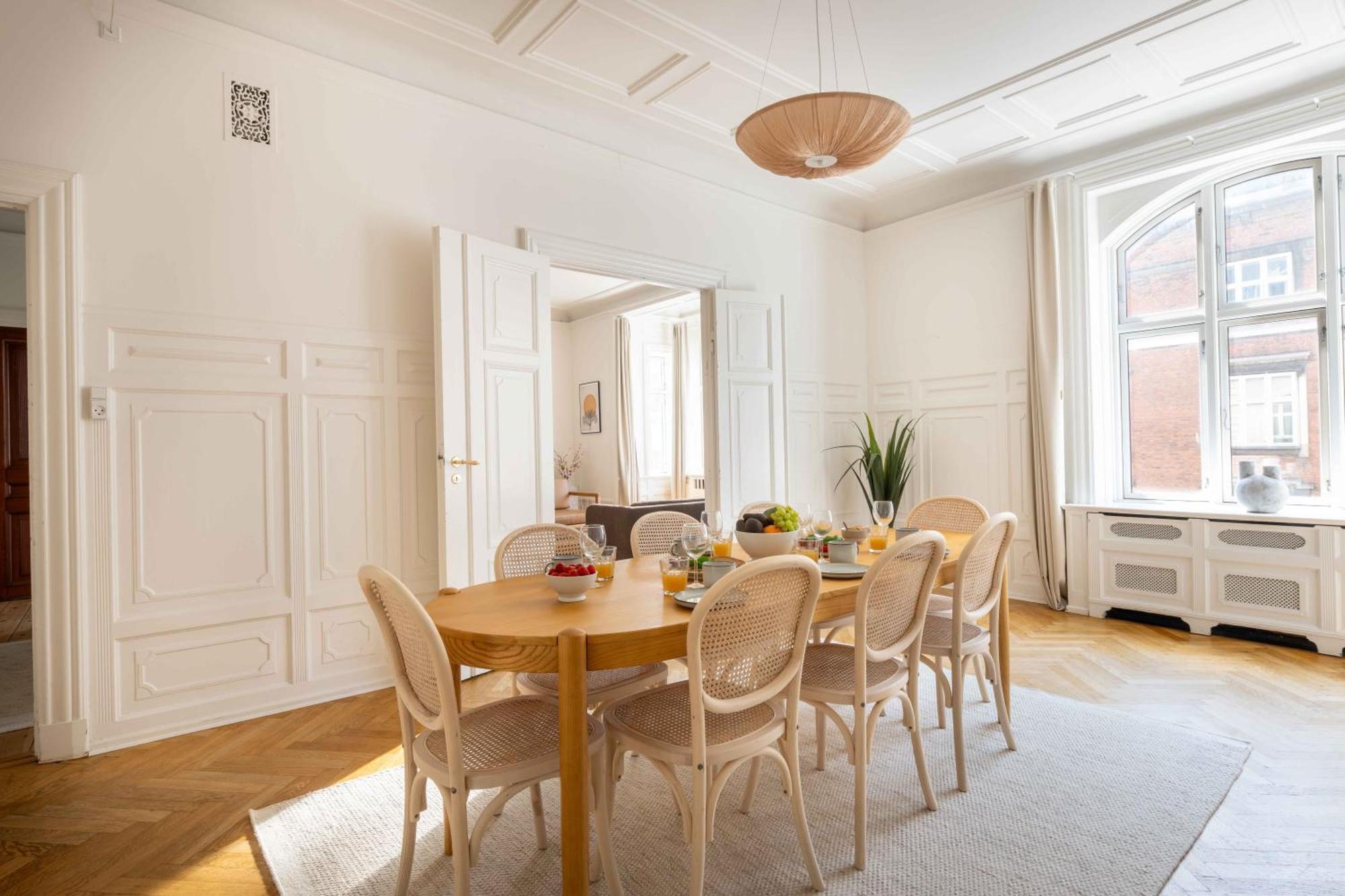 Lovely 3Br Manor Apartment 5 Min From Tivoli Gardens Копенгаген Экстерьер фото